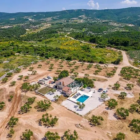 Cozy Diana, Private Pool Villa *